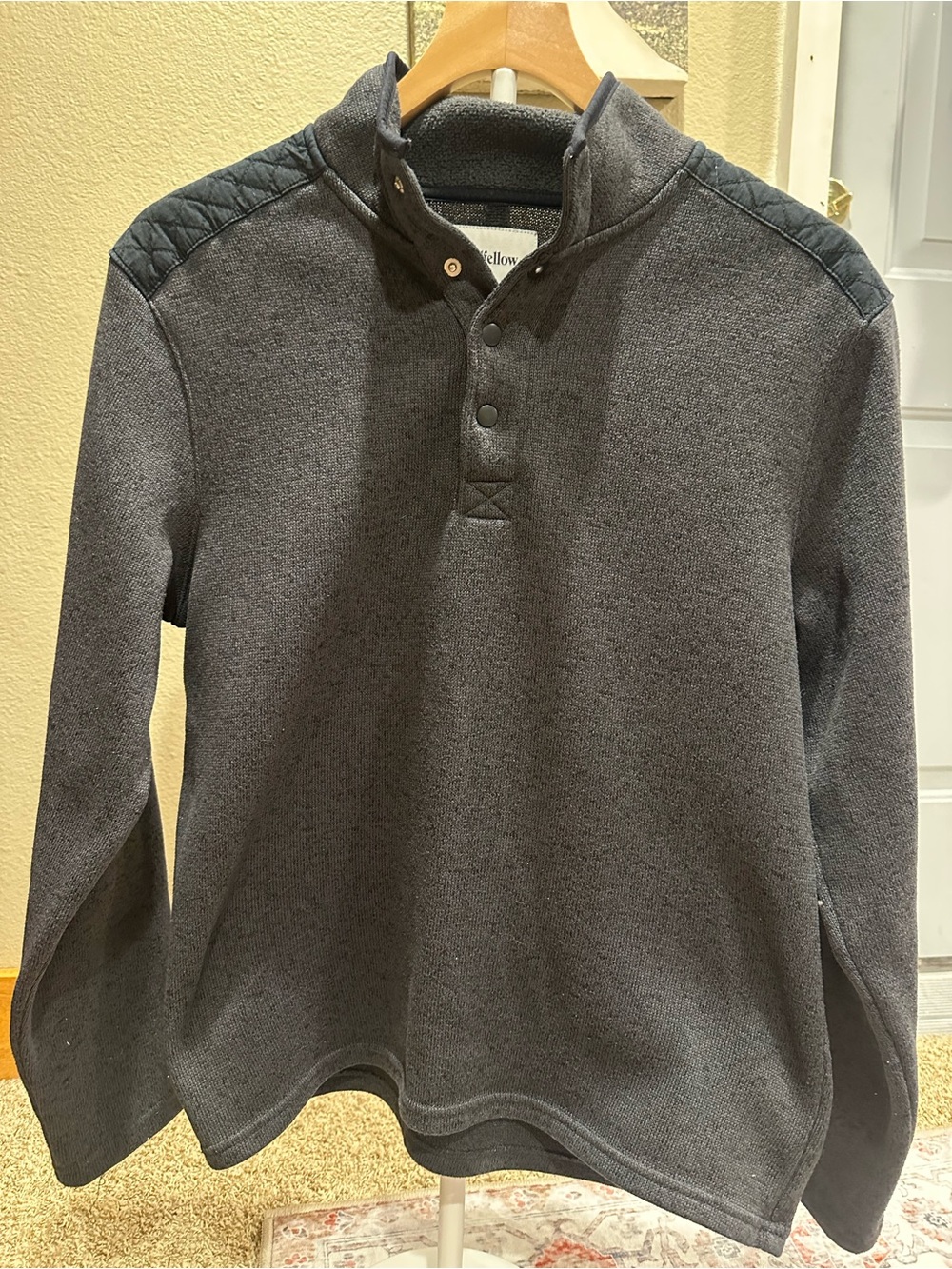 Men's Dark Gray Quilted-Shoulder Snap Mock-Neck Pullover
